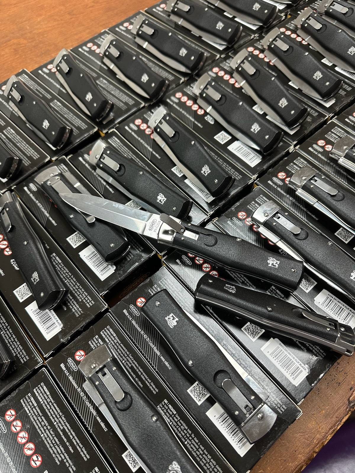 CZECH MIKOV PREDATOR ABS BLACK LEVERLOCK AUTO