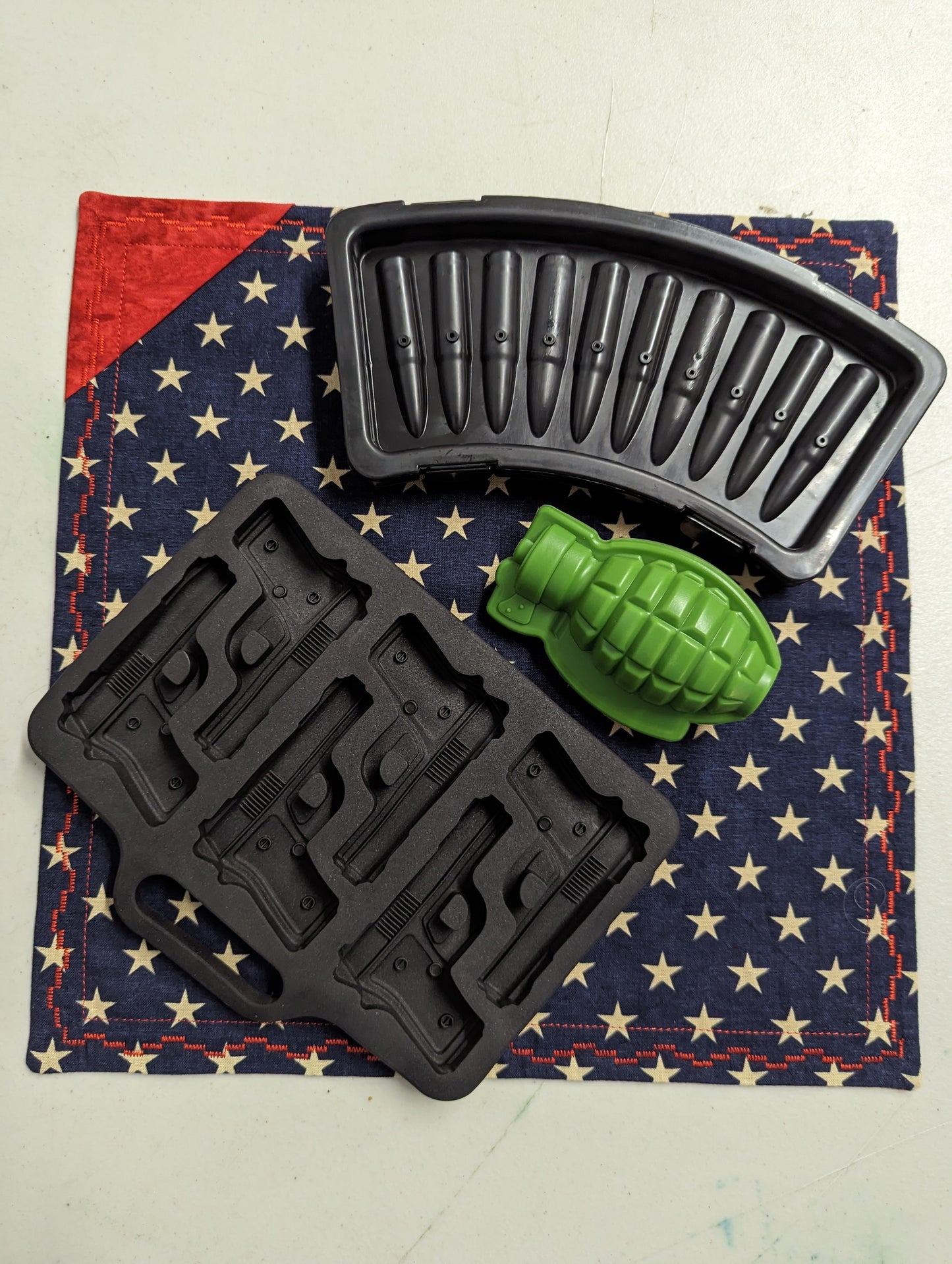 3 PC NOVELTY ICE CUBE TRAYS