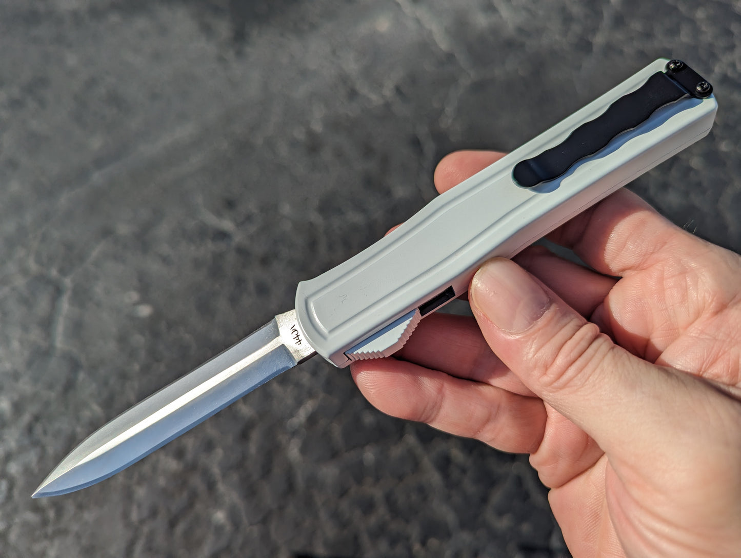 WHITE D/E AKC ITALY F-20 DUAL ACTION OTF KNIFE