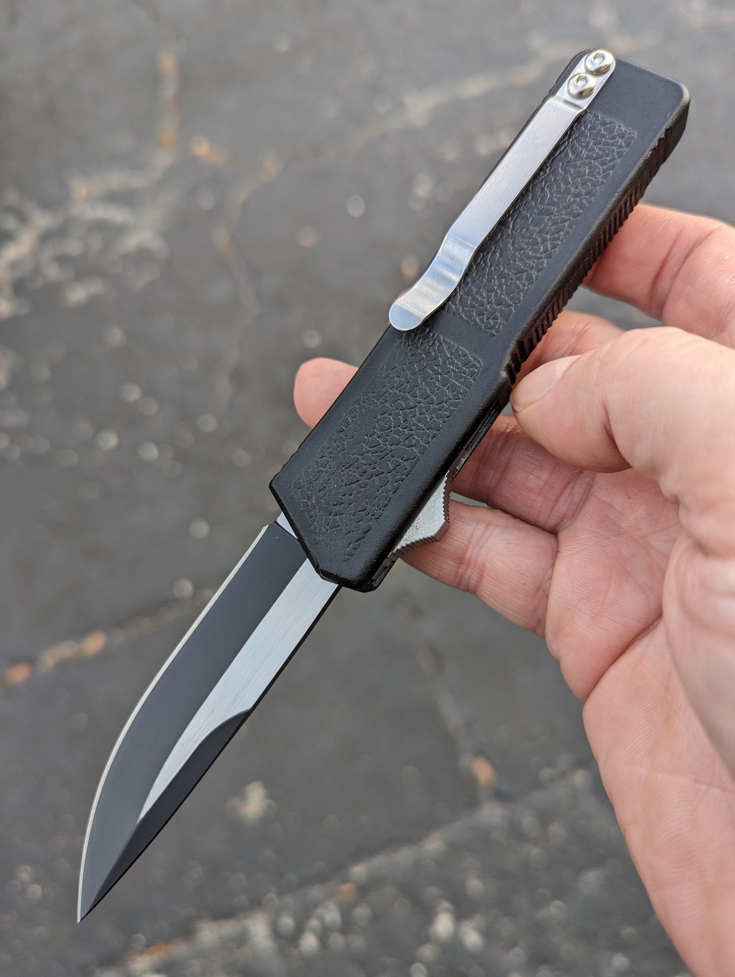 Lightning OTF Knife Black 2-Tone Drop Point