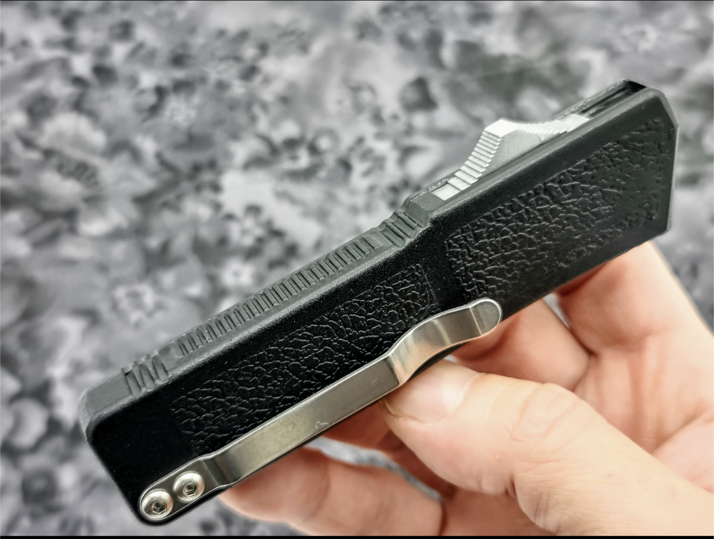 Lightning OTF Knife Black Part Serr. 2-Tone Drop Point