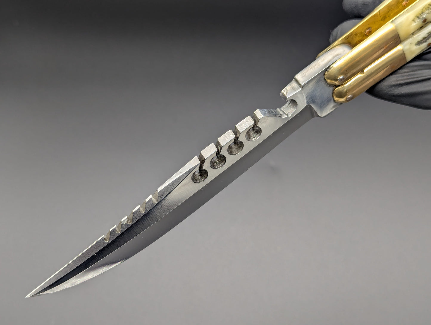 11" JIGGED COWBONE BRASS FHM BALI KNIFE RAMBO B/O CLIP POINT