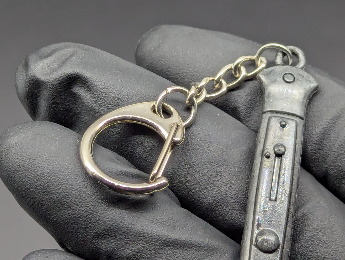 Steel Alloy Vintage Style Stiletto Keyring