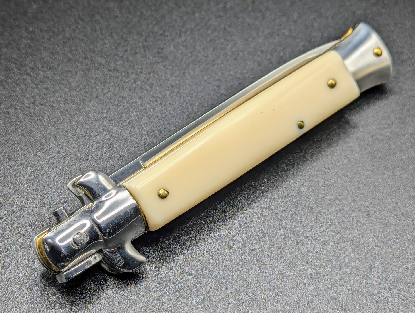 9" Renzo Beltrame Imitation Ivory Flat Grind Italian Stiletto