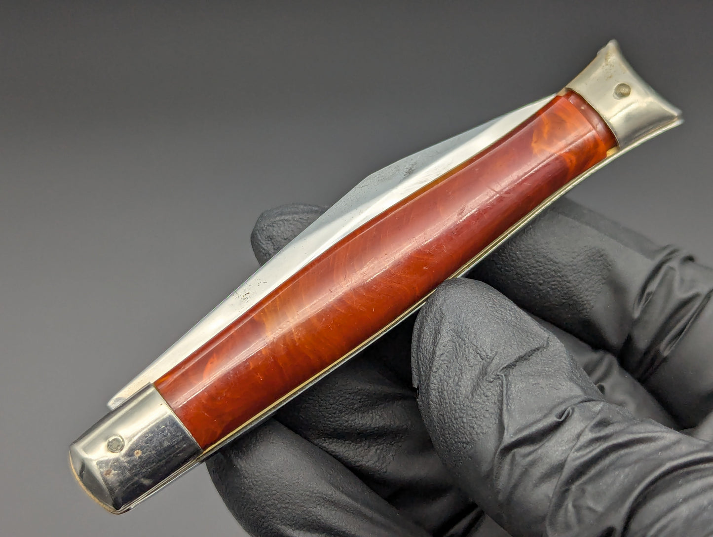 RED SWIRL SHUR-SNAP COLONIAL USA FISHTAIL SWITCHBLADE