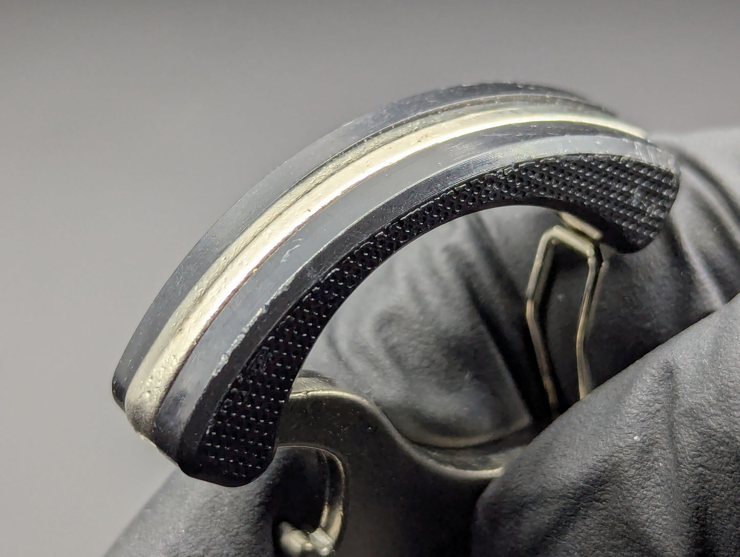 BK G-10 STAINLESS CARABINER SFK GLASS BREAKER KEYRING