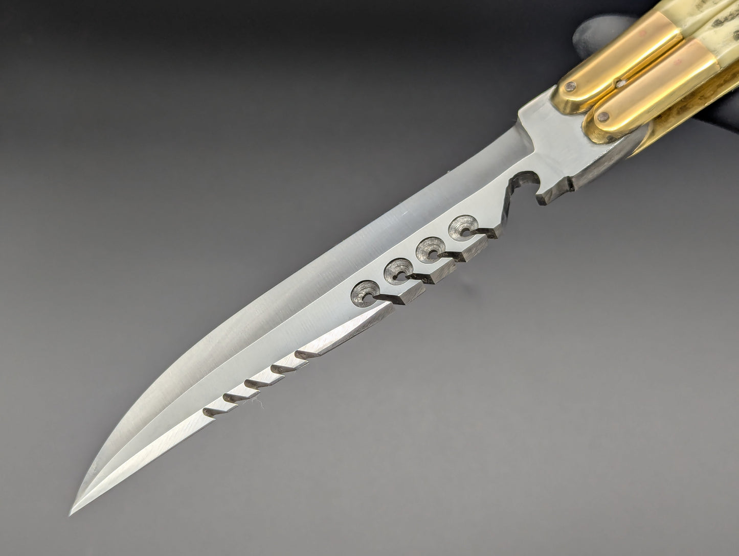 11" JIGGED COWBONE BRASS FHM BALI KNIFE RAMBO B/O CLIP POINT