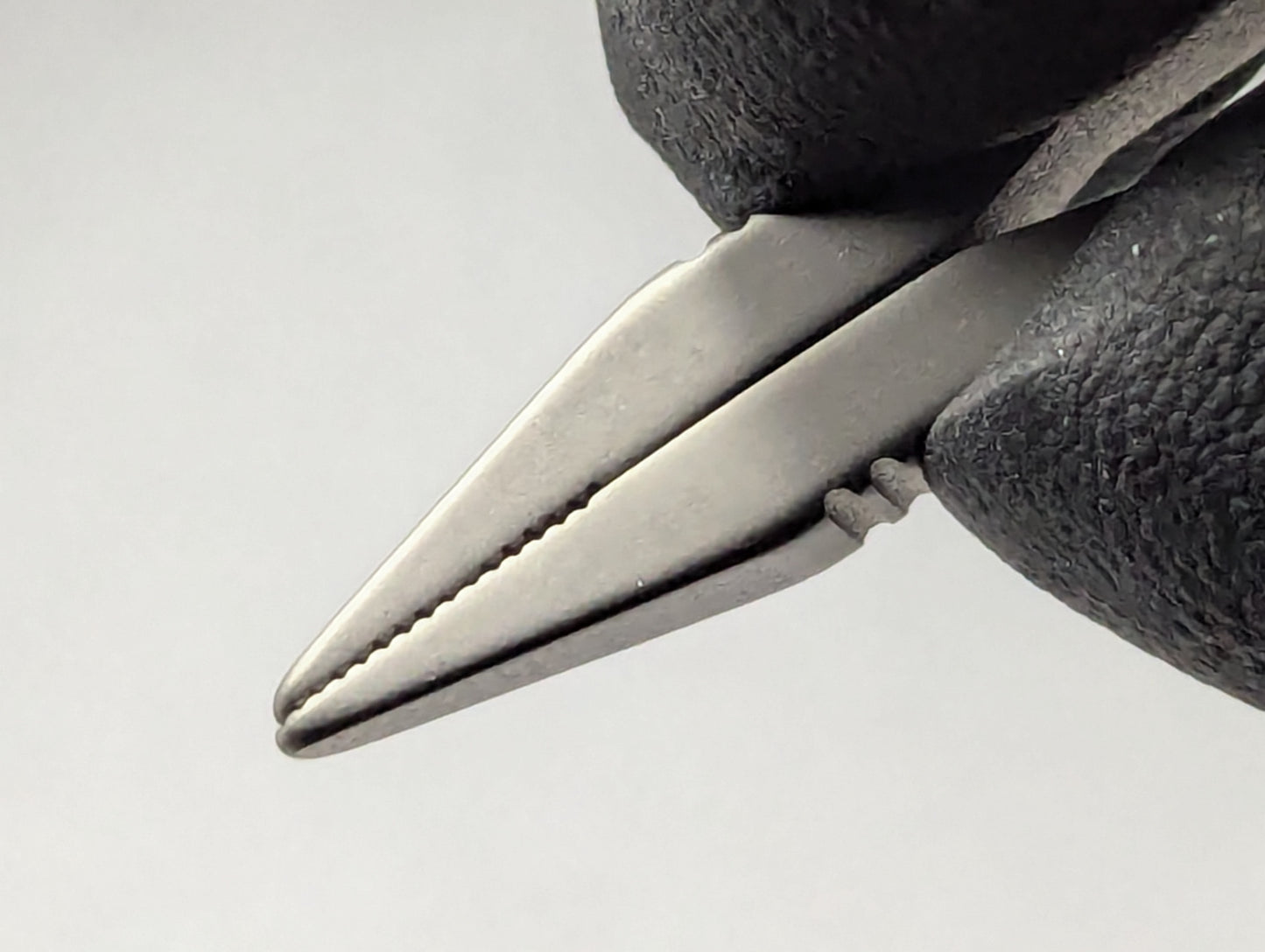 TITANIUM TWEEZER MULTI TOOL w/ 1" D2 BLADE
