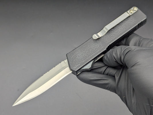 Black Stainless D/E Part Serr. Lightning OTF Knife