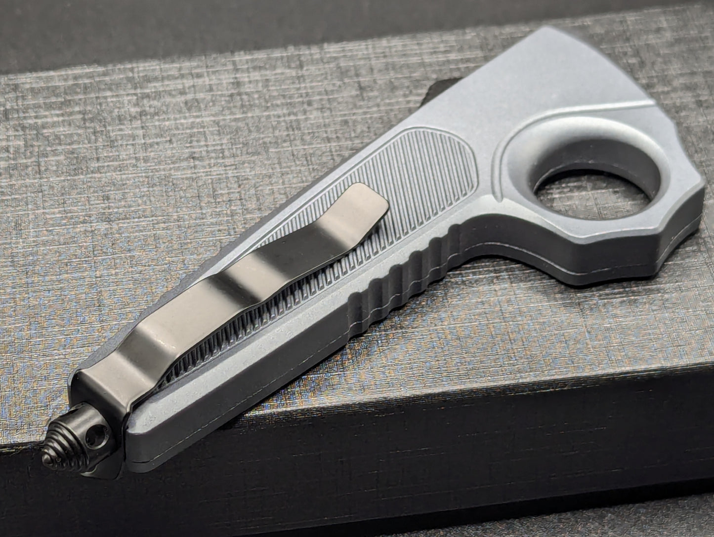 GREY SFK GLASS BREAKER D/A OTF KNIFE DROP POINT