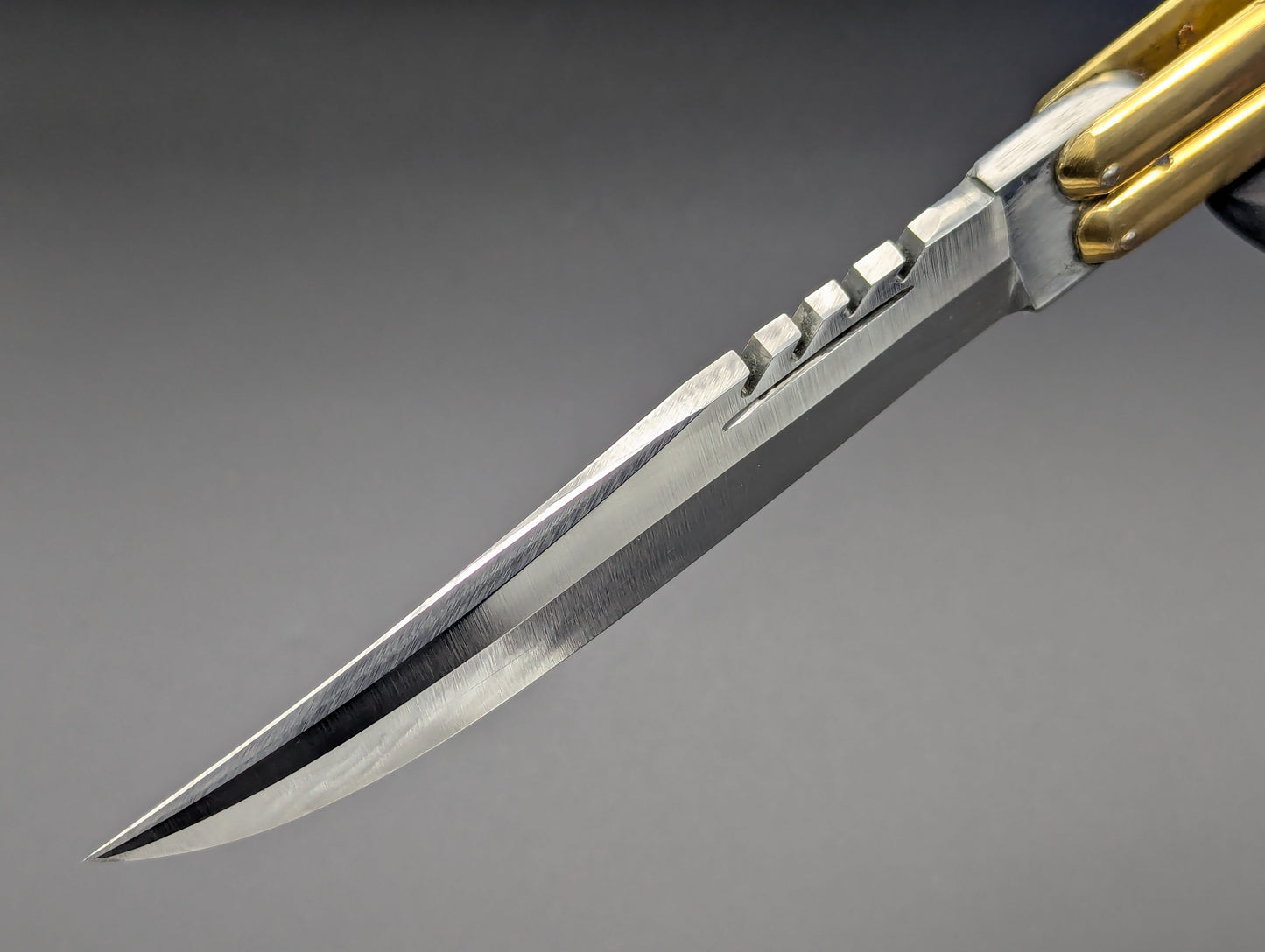 11" JIGGED COWBONE BRASS FHM BALISONG BLOOD CLIP