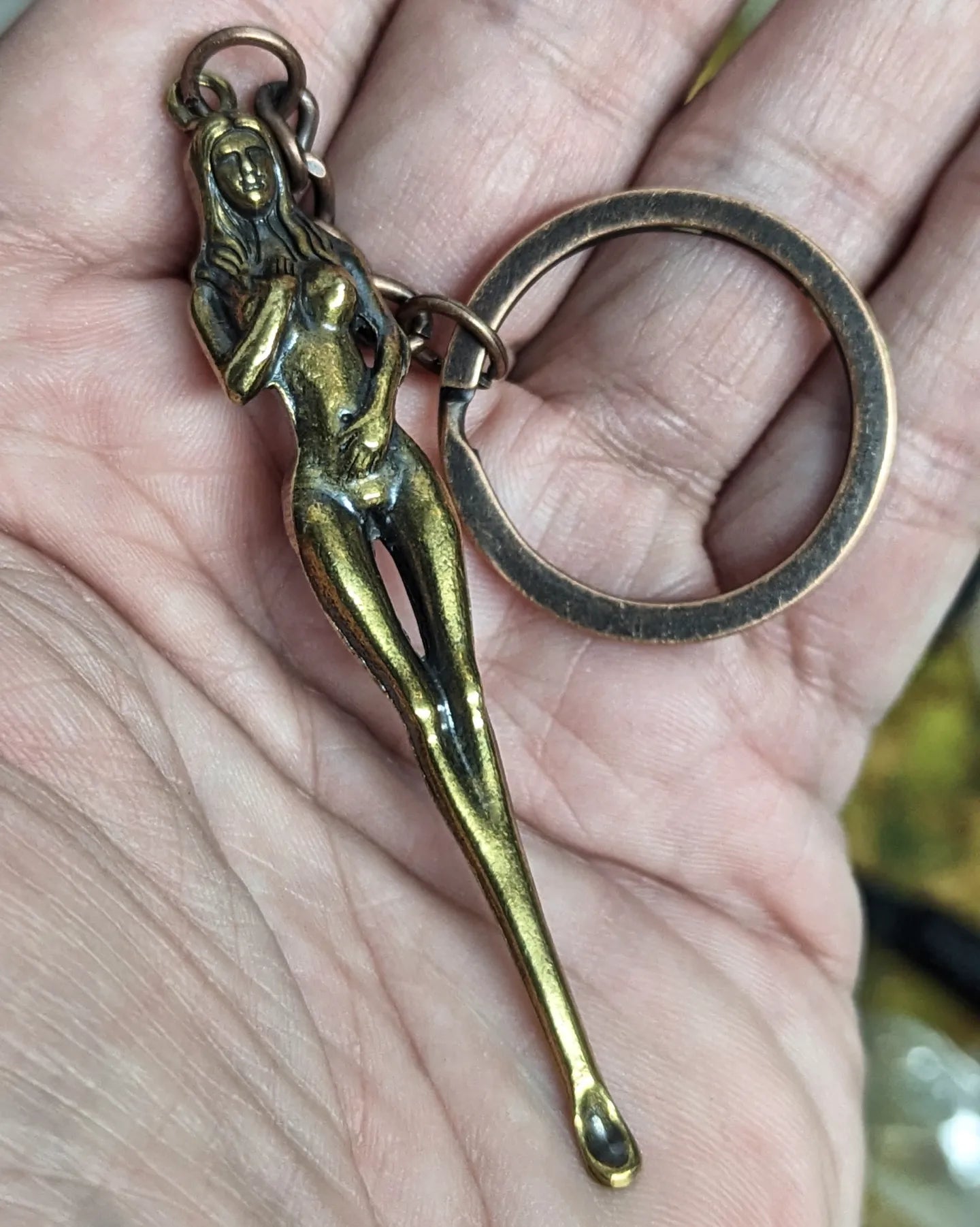 Antiqued Style Brass Pinup Mini Scoop Keyring