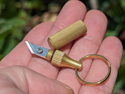 MINI BRASS CAPSULE RAZOR KEYRING