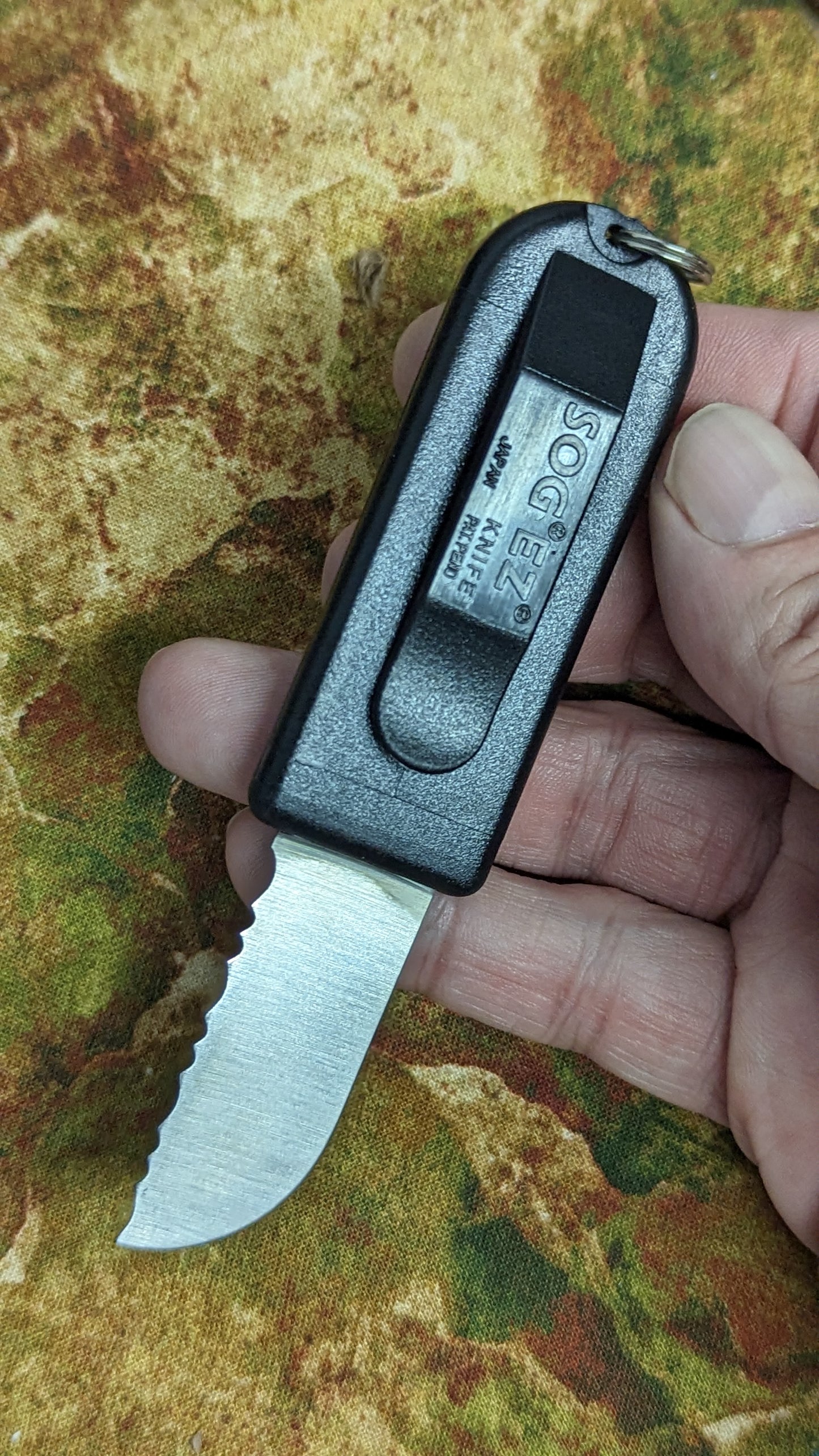 SOG JAPANESE EZ KNIFE ZIPPER PULL