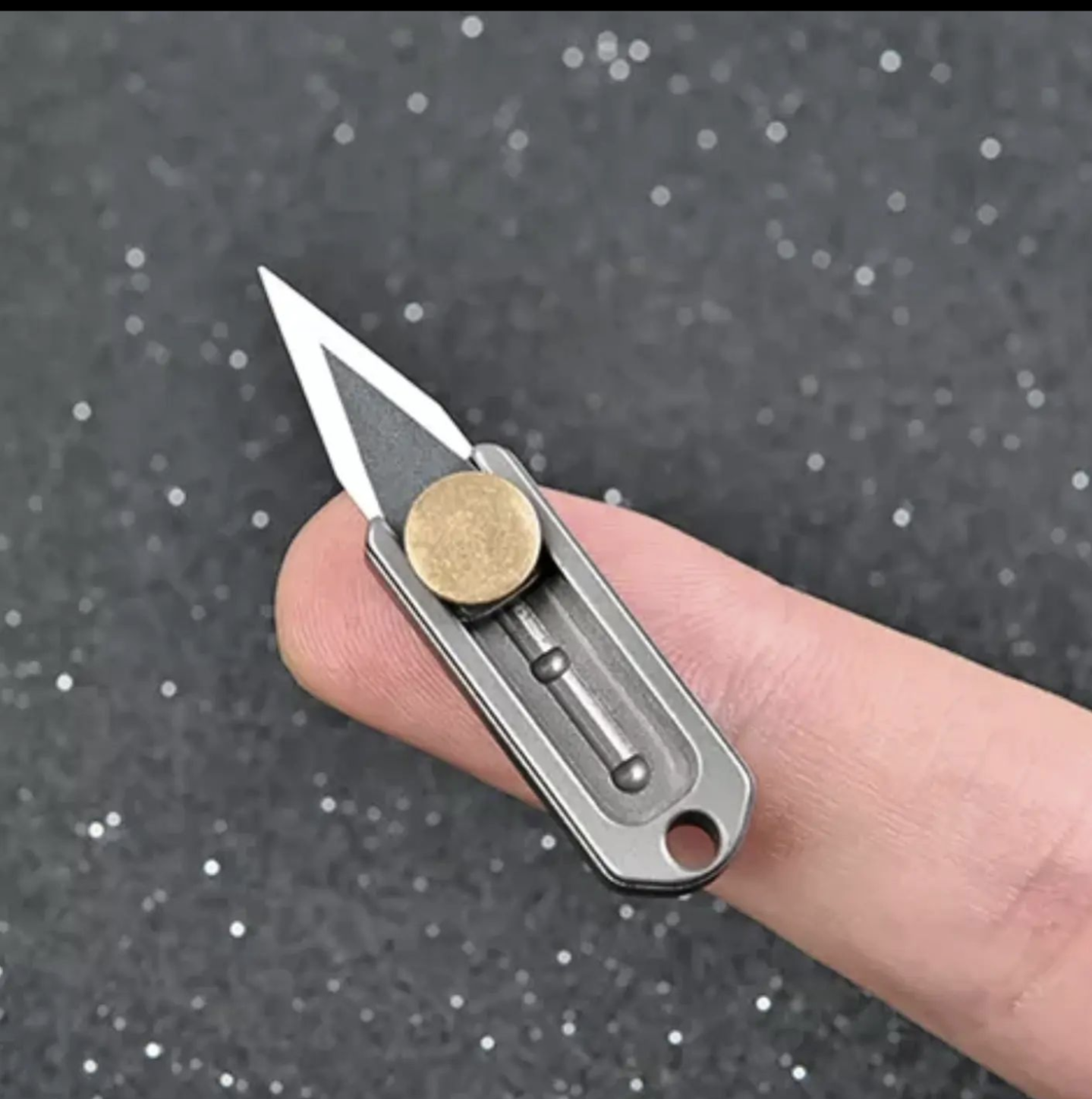 Mini Titanium & Brass Keyring Razor