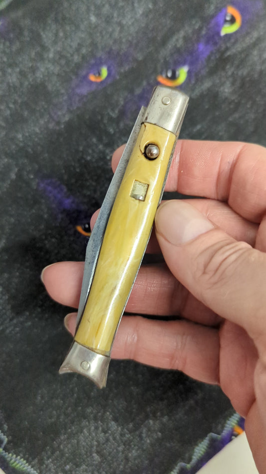 Light Yellow Antique Shur-Snap USA Pre-Ban Automatic Knife