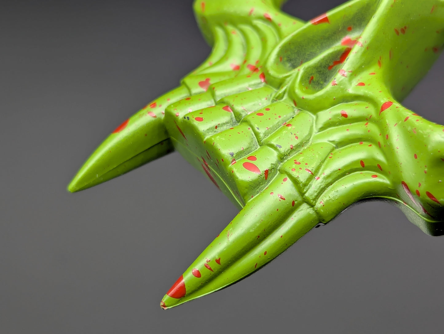 ZOMBIE SKULL SELF DEFENSE KEYRING GREEN RED SPLAT