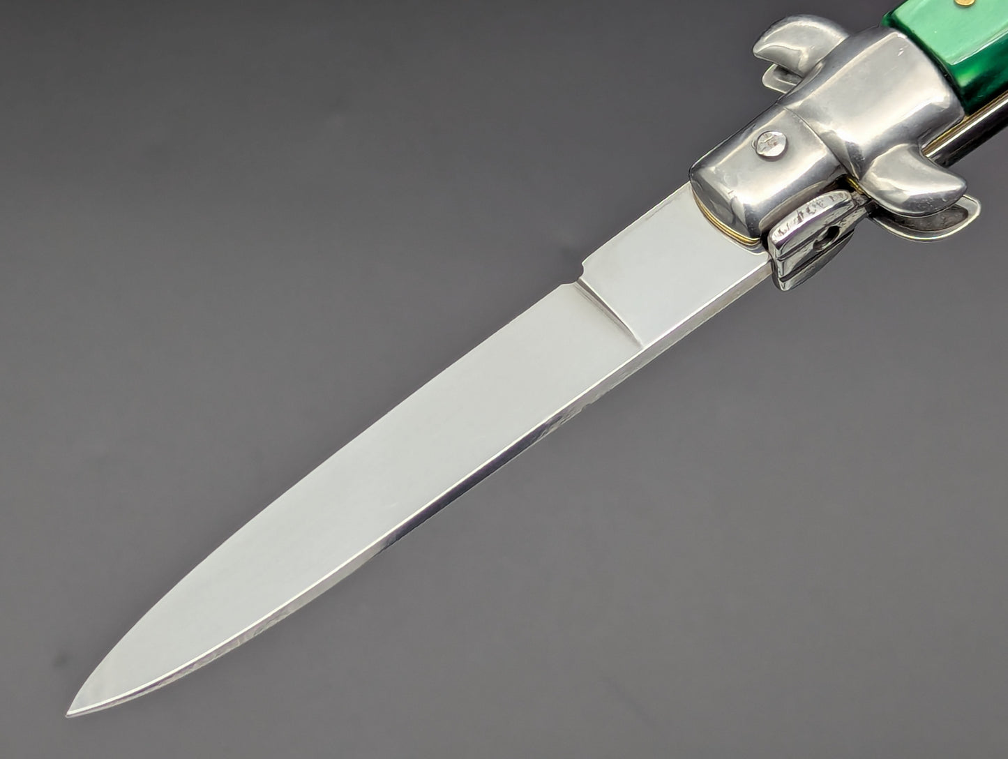 8" D.E.S. GARANTIE GREEN PEARLEX ITALIAN STILETTO