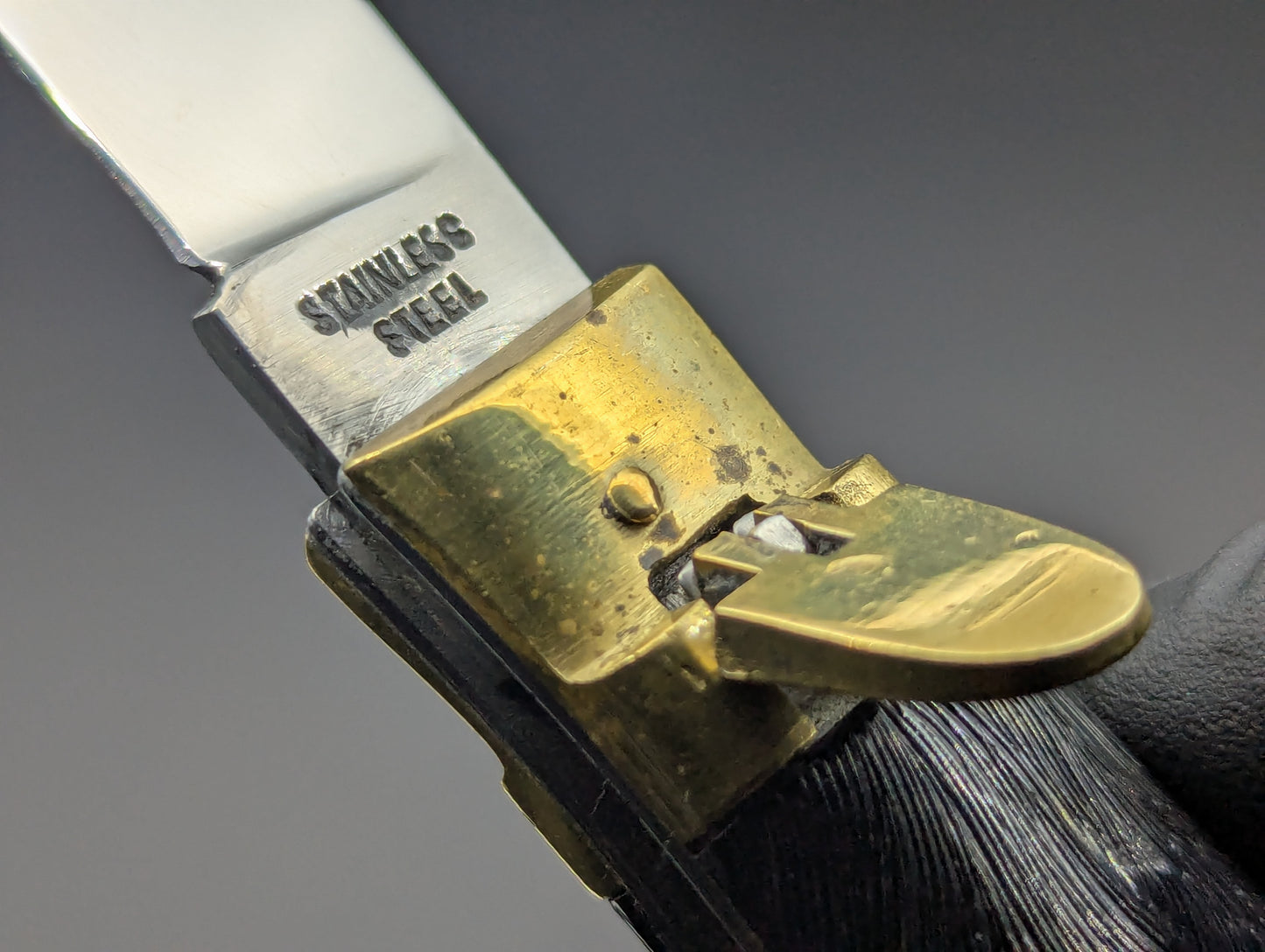 VINTAGE JAPANESE DEER FOOT SWITCHBLADE KNIFE