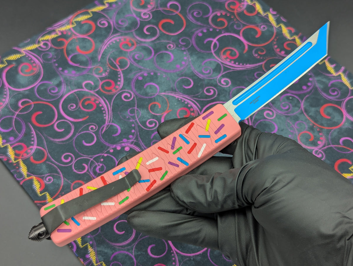 9" CURVED BLUE TANTO PINK SPRINKLE D/A OTF KNIFE