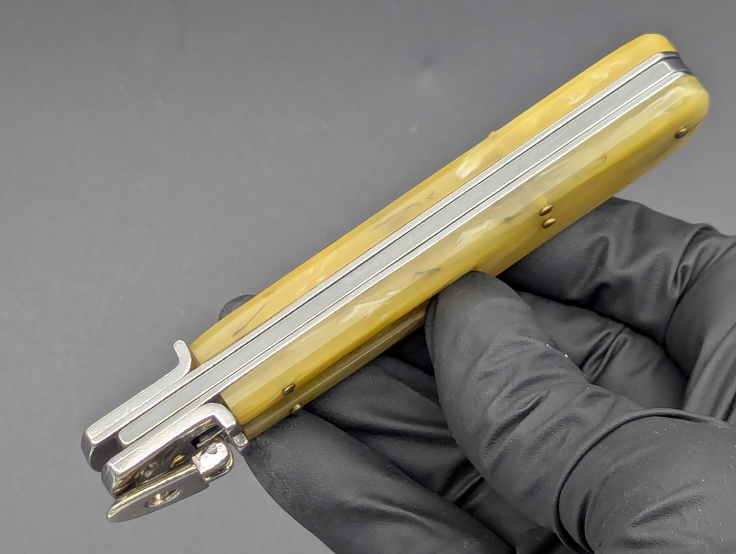 7.5" FAUX HORN CLASSIC AUTOMATIC LEVERLOCK KNIFE