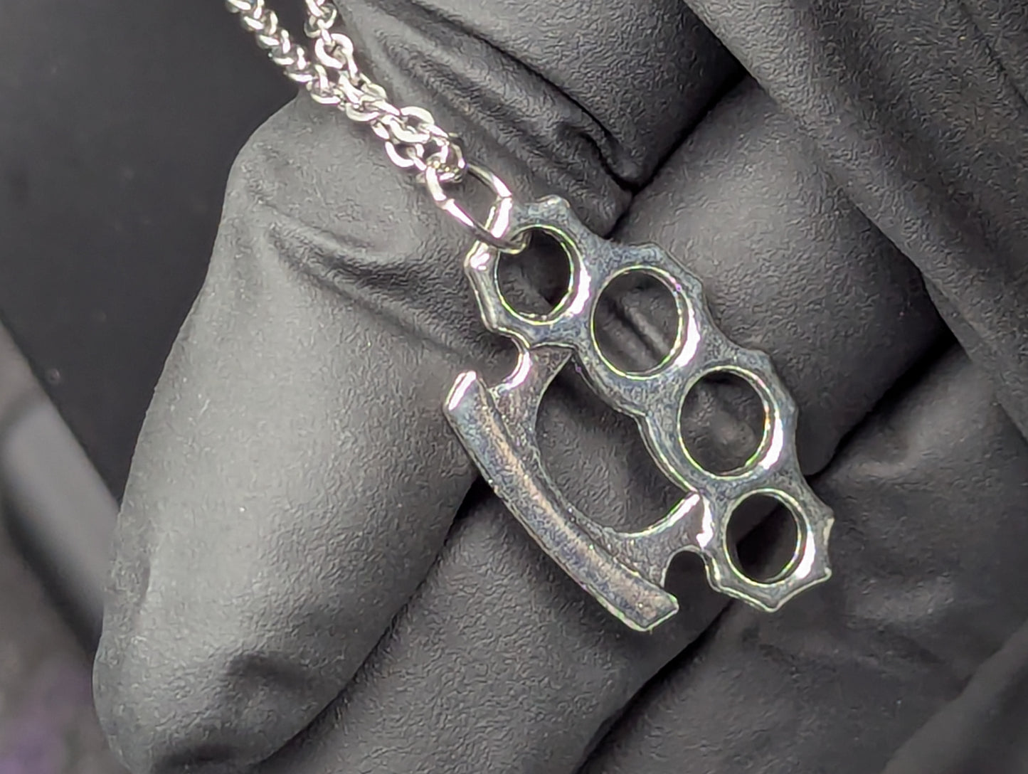 CHROME FINISH BRASS KNUCKLES PENDANT & 22" STAINLESS NECKLACE