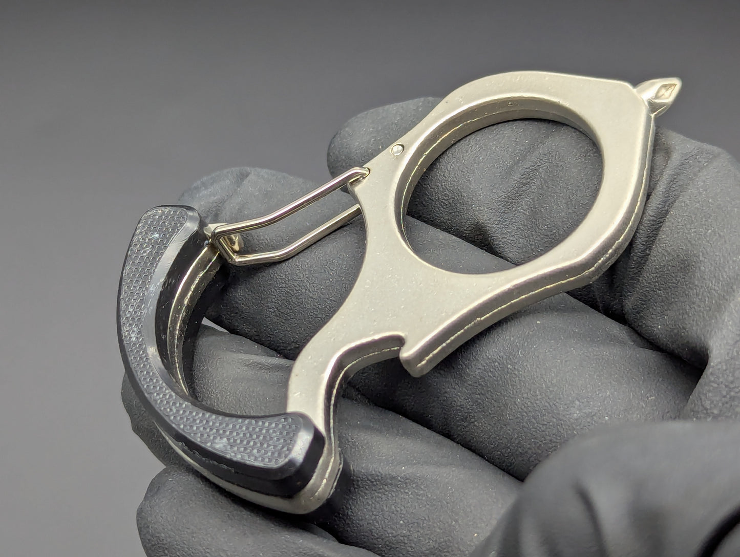 BK G-10 STAINLESS CARABINER SFK GLASS BREAKER KEYRING