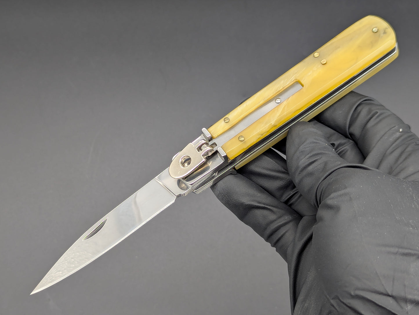 7.5" FAUX HORN CLASSIC AUTOMATIC LEVERLOCK KNIFE