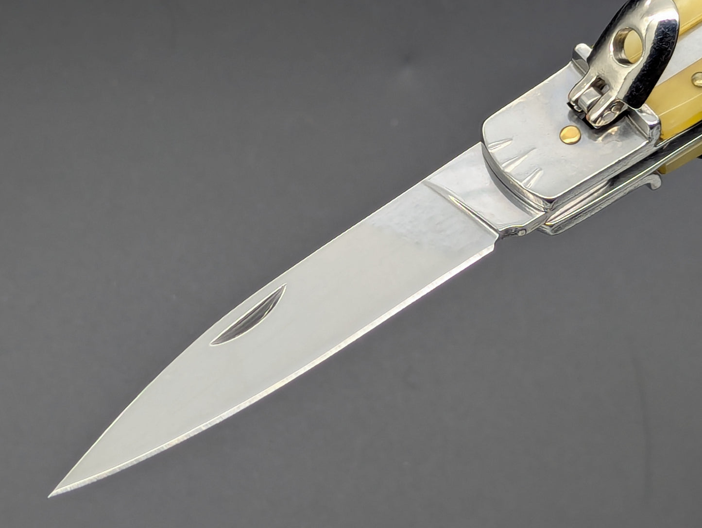 7.5" FAUX HORN CLASSIC AUTOMATIC LEVERLOCK KNIFE