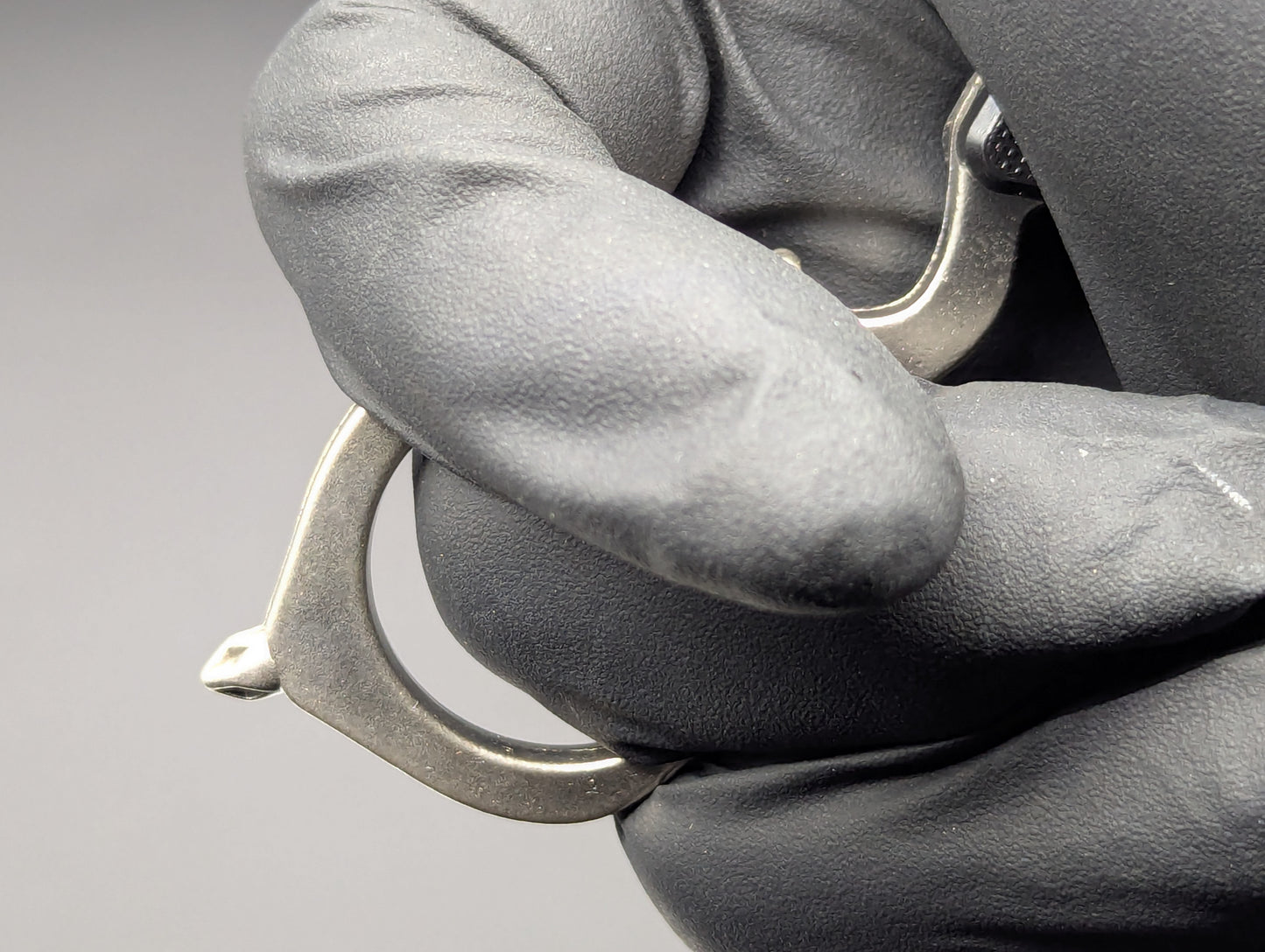 BK G-10 STAINLESS CARABINER SFK GLASS BREAKER KEYRING