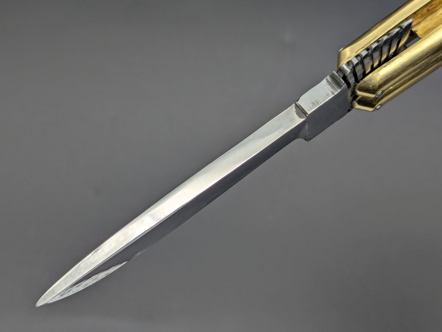 22CM EAGLE TANG PHILIPPINES HANDMADE BALISONG TWISTED BONE DP2