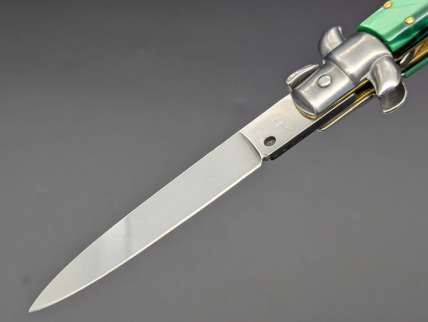 8" D.E.S. GARANTIE GREEN PEARLEX ITALIAN STILETTO