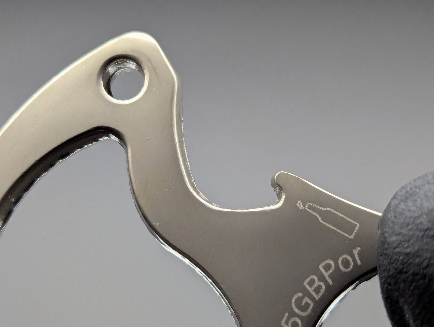 STAINLESS CARABINER SFK GLASS BREAKER KEYRING