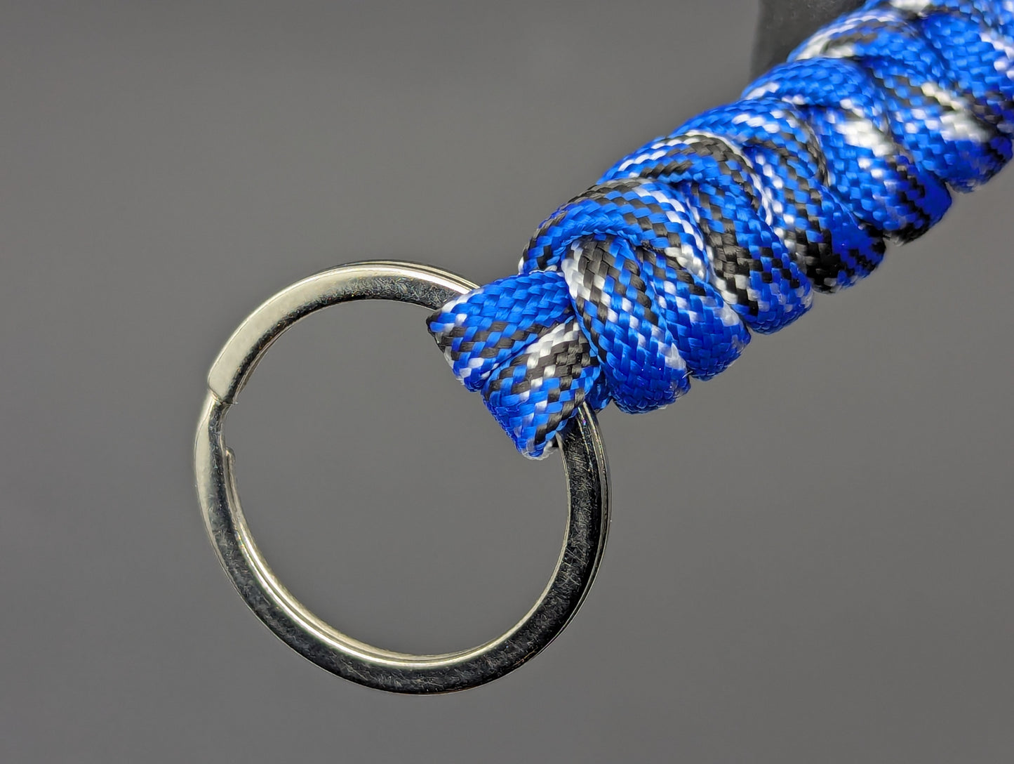 BLUE WHITE & BLACK PARACORD MONKEY FIST SELF DEFENSE KEYRING