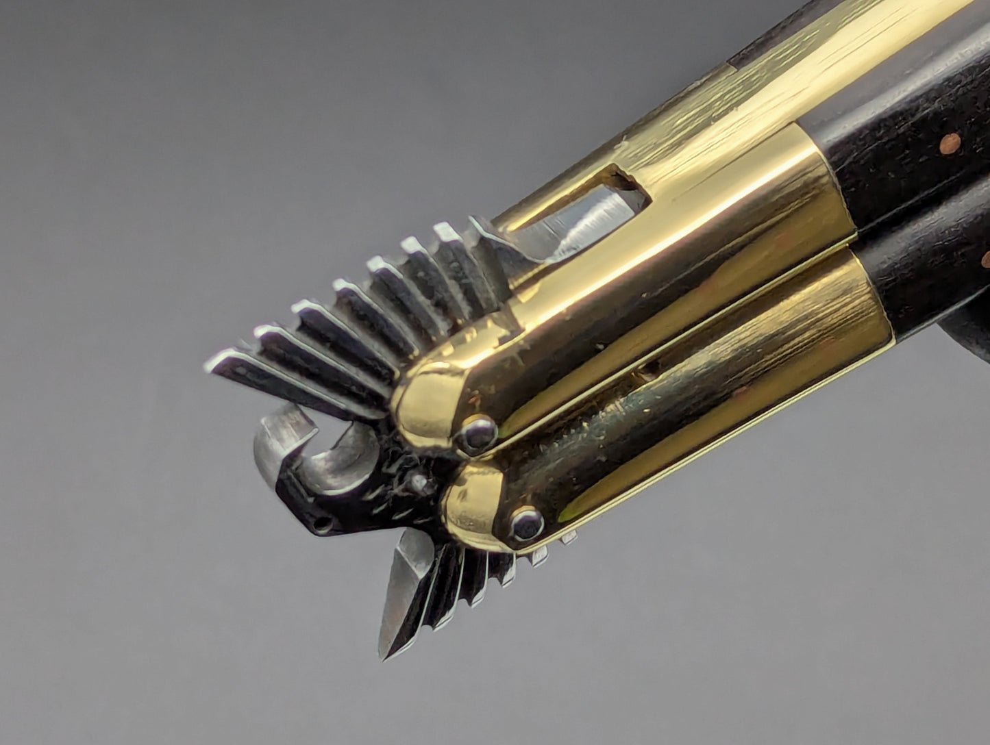 11.25" CARVED EAGLE 2-TONE SCALE BRASS FHM BALISONG MANILA BLADE