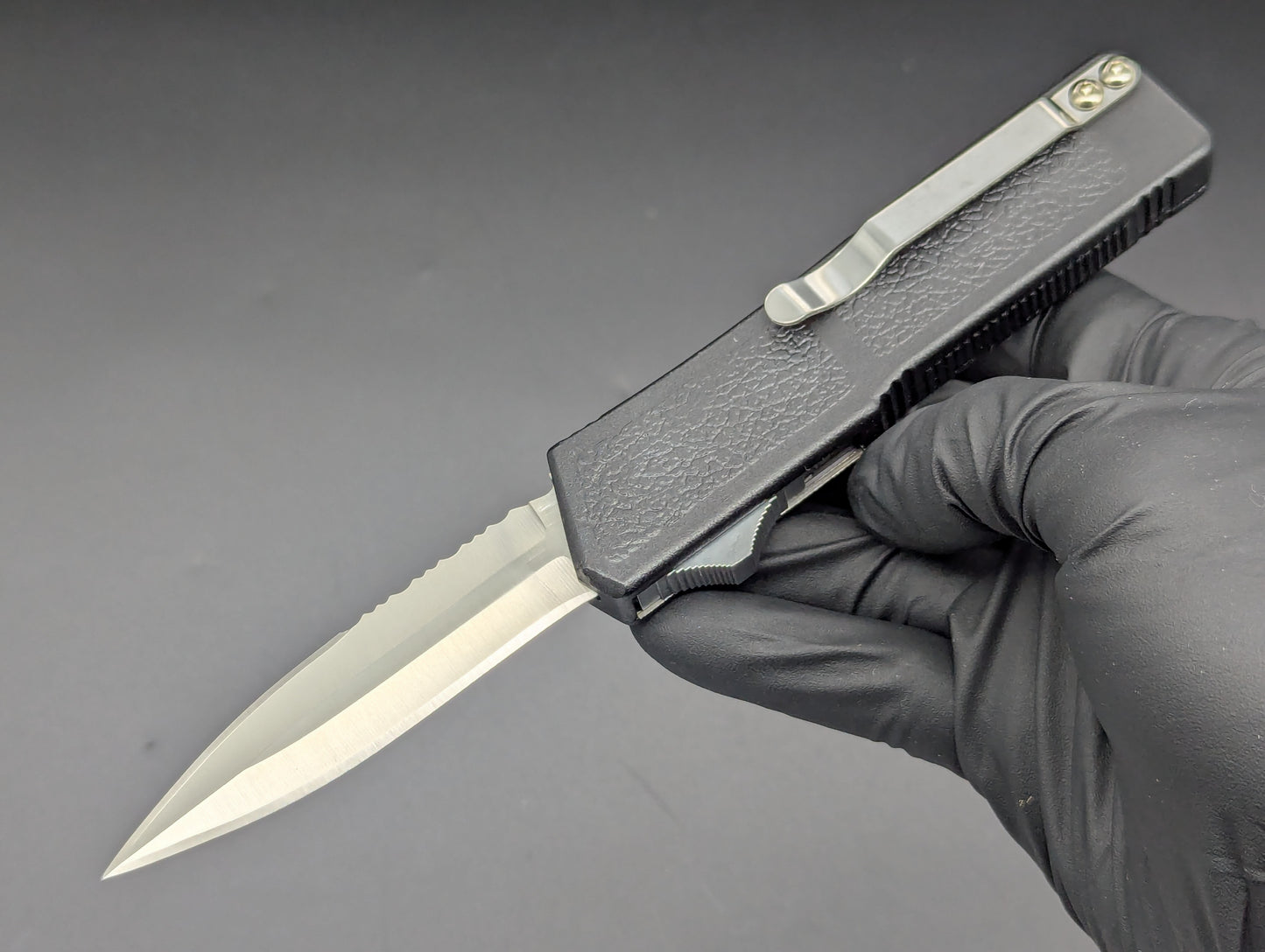 Black Stainless D/E Part Serr. Lightning OTF Knife