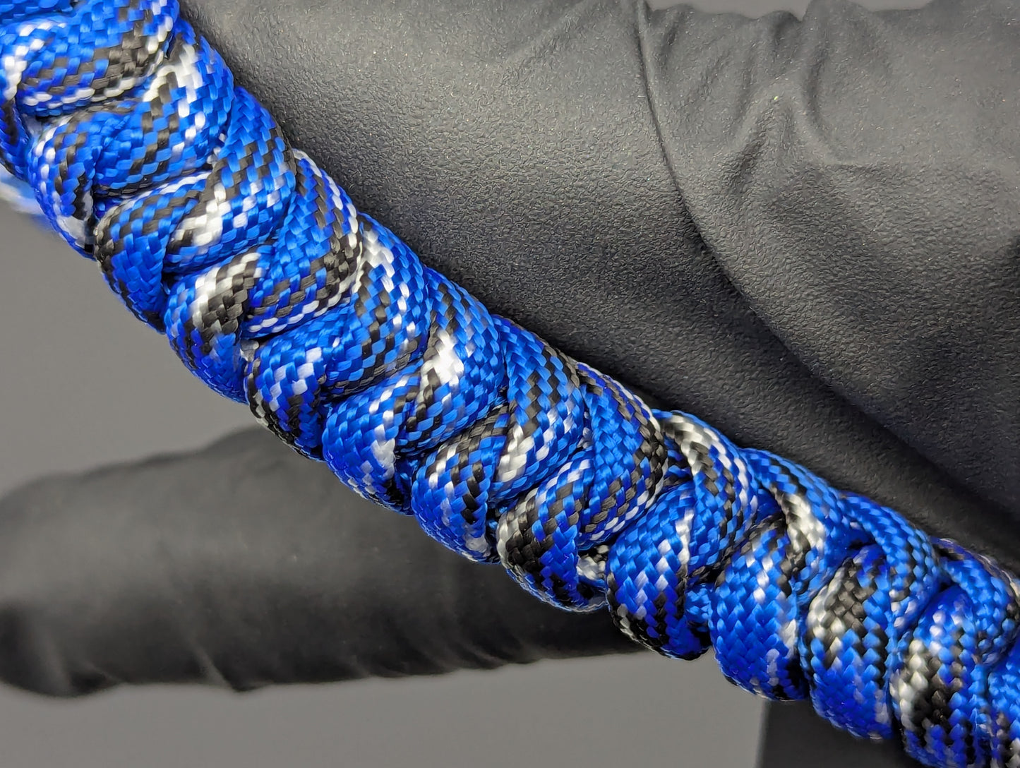BLUE WHITE & BLACK PARACORD MONKEY FIST SELF DEFENSE KEYRING