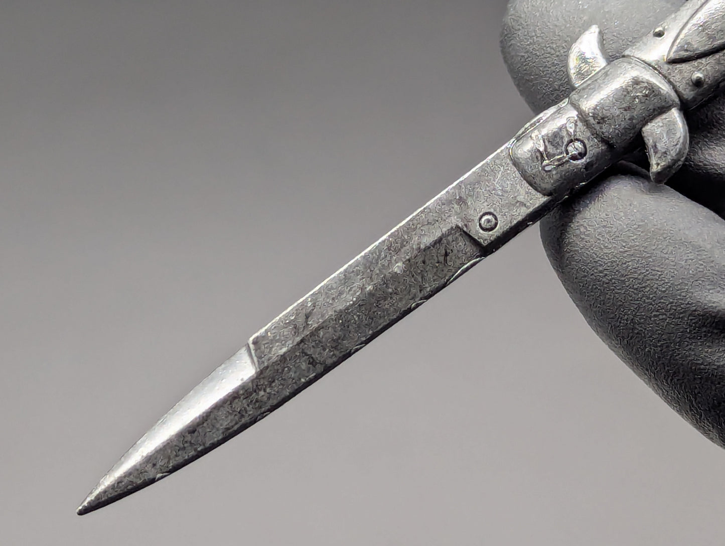 Steel Alloy Vintage Style Stiletto Keyring