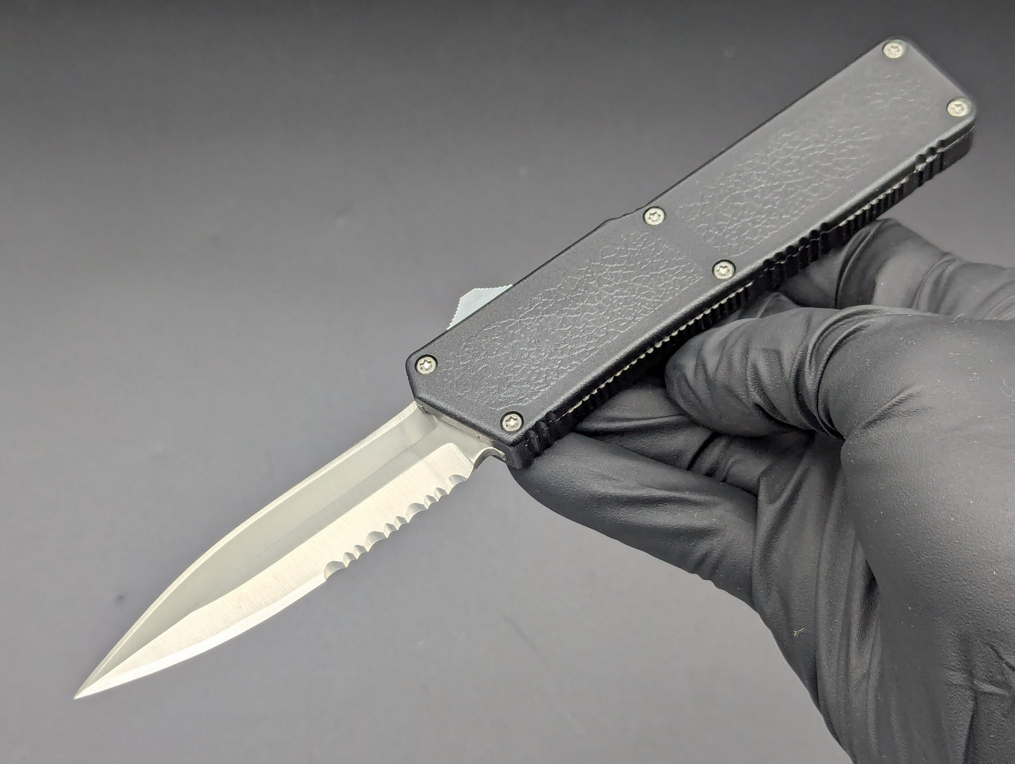 Black Stainless D/E Part Serr. Lightning OTF Knife