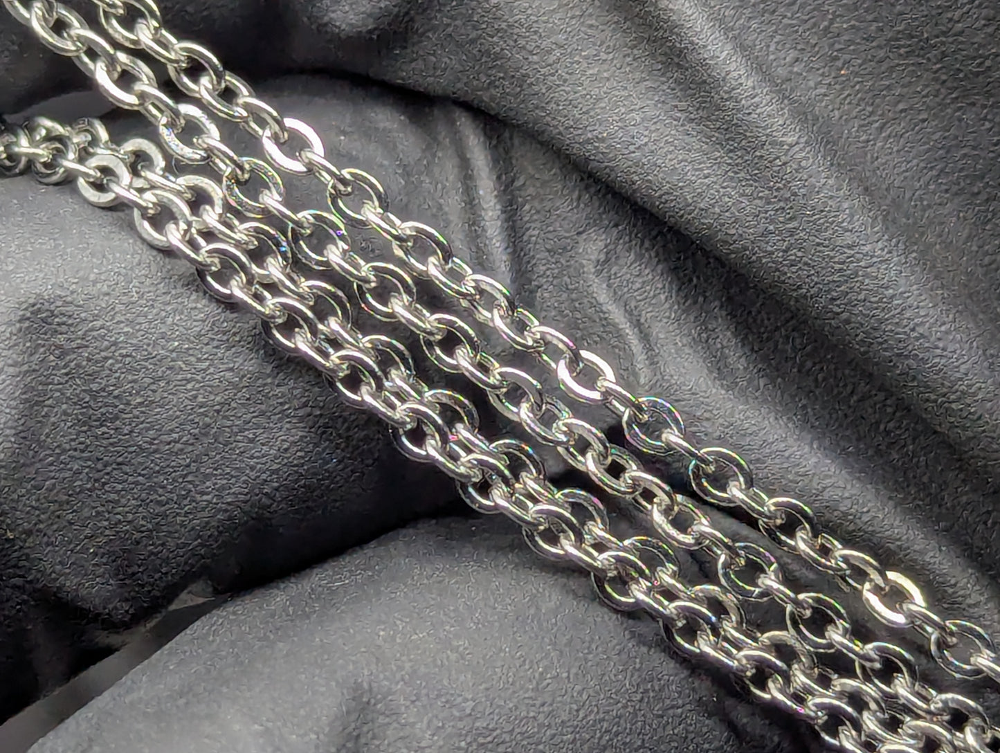 CHROME FINISH BRASS KNUCKLES PENDANT & 22" STAINLESS NECKLACE
