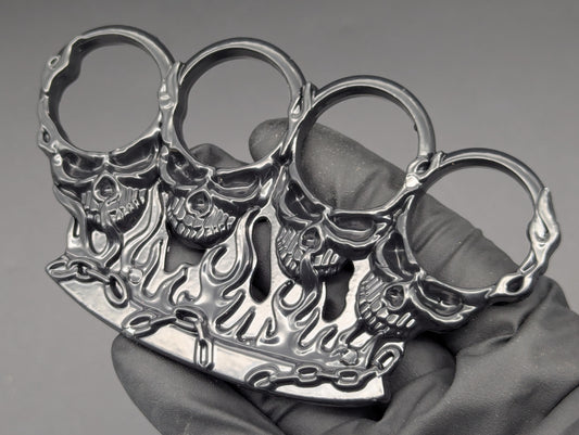 CHAINED SKULLS BLACK KNUCKLE DUSTER