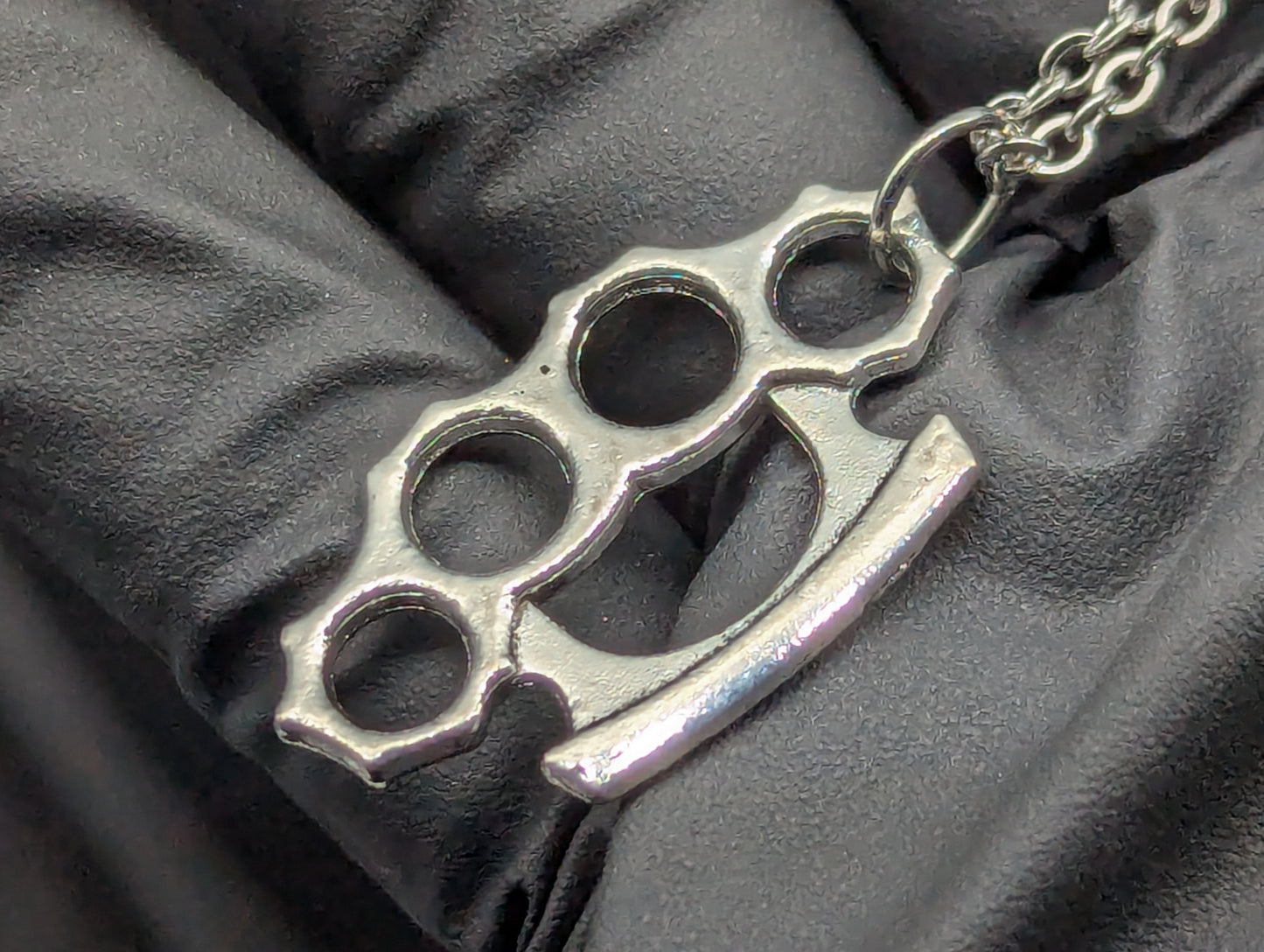 CHROME FINISH BRASS KNUCKLES PENDANT & 22" STAINLESS NECKLACE
