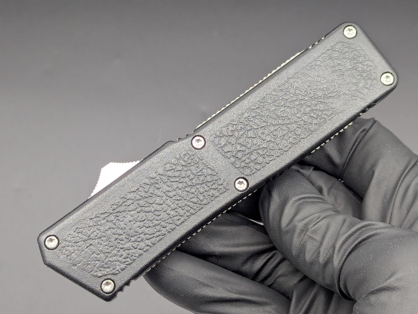 Black Stainless D/E Part Serr. Lightning OTF Knife